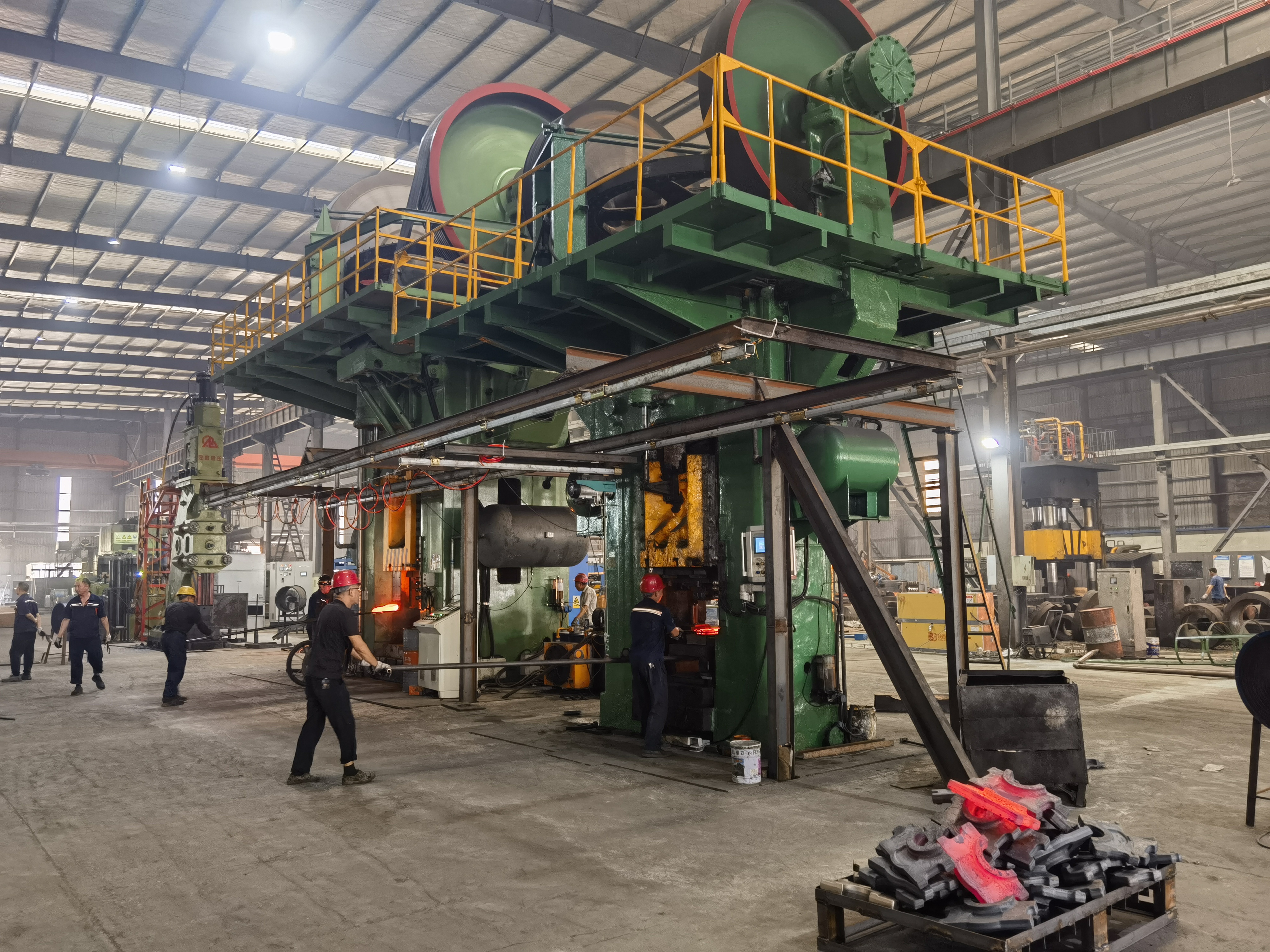Tong Xin Precision Forging Co., Ltd. 8000 tons smedningsproduktionslinje officielt sat i drift