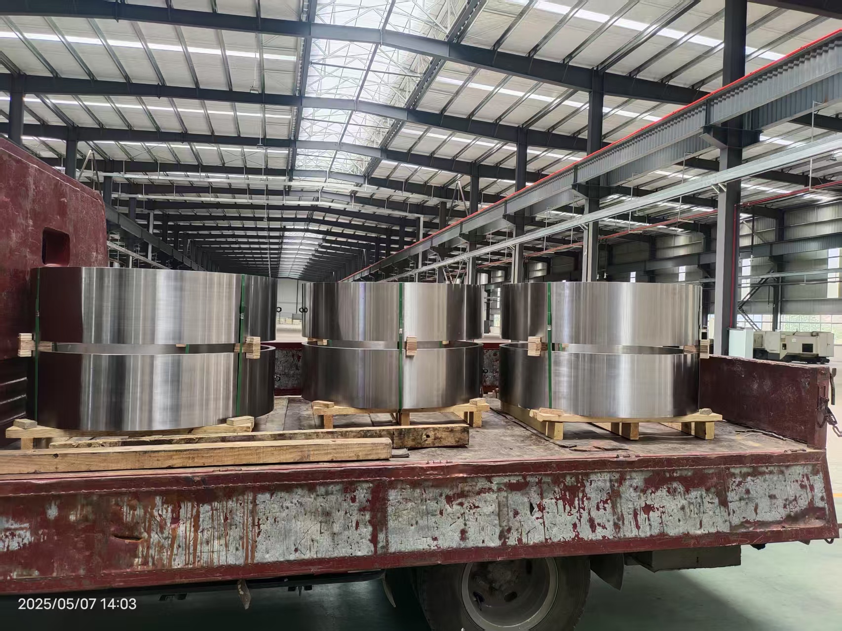 Hvilken slags mekanisk udstyrssmedning er hulakselforakselsmedning egnet til?